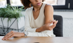 Telehealth medication instructions at Flow Wellness showing a patient reviewing dosing guidance and injection steps during a virtual visit