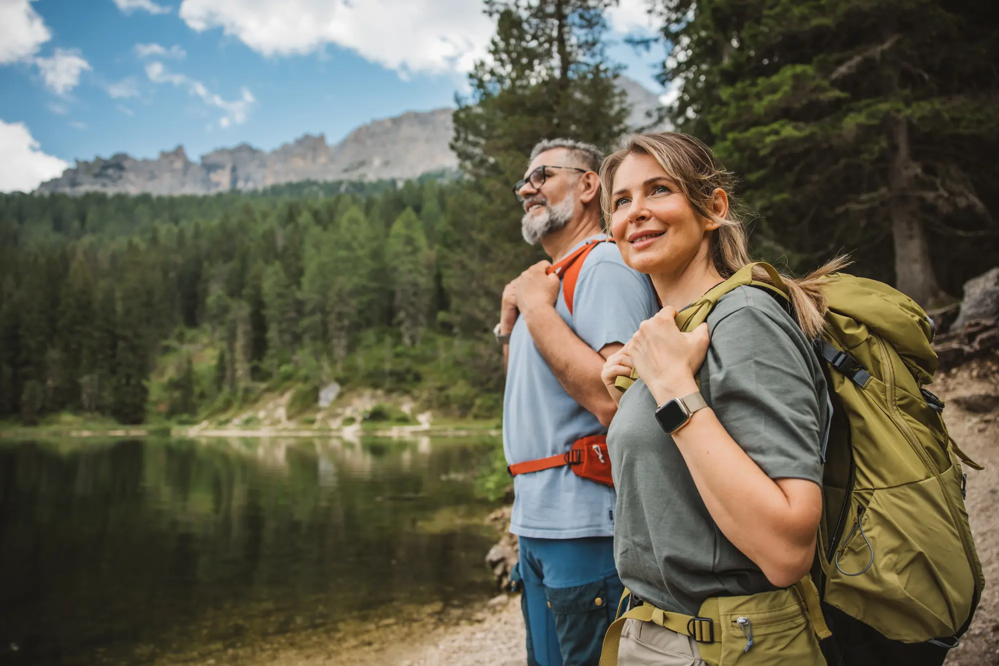 Couple hiking in the mountains to support an active and healthy lifestyle