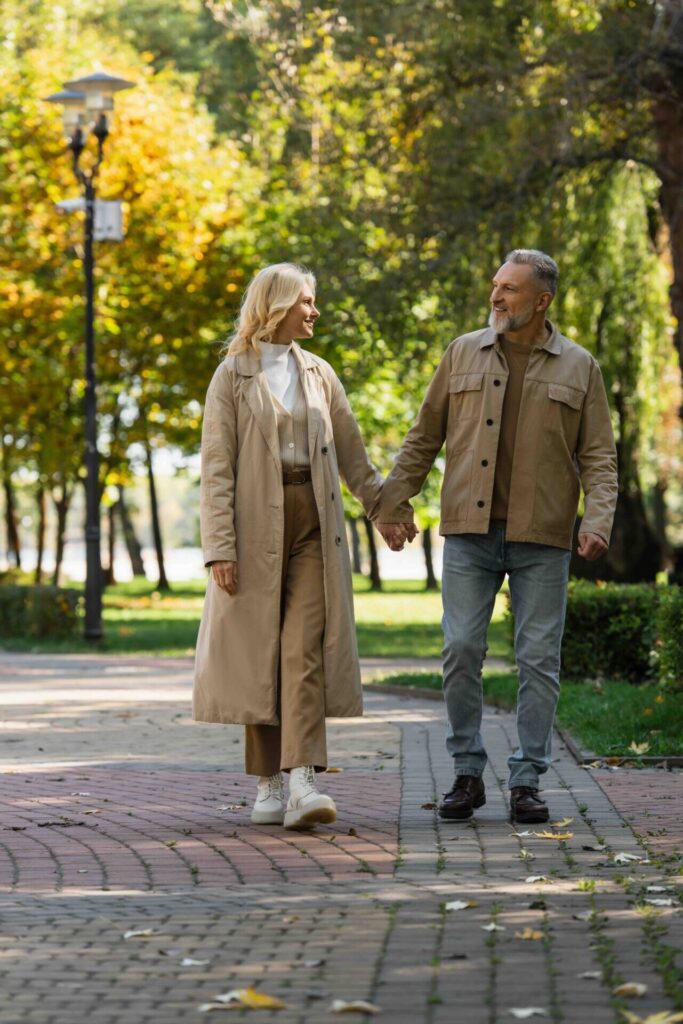 Happy couple with Flow Wellness therapy